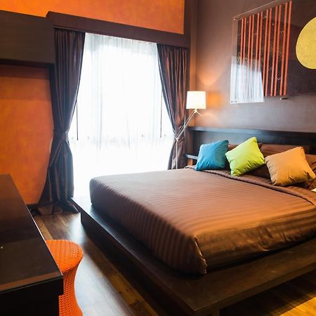 Third Rock Hostel Bangkok Bagian luar foto