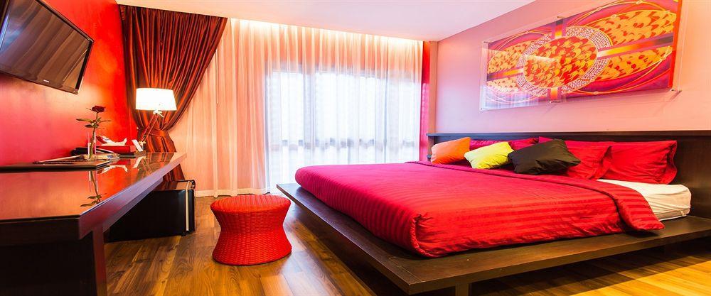Third Rock Hostel Bangkok Bagian luar foto
