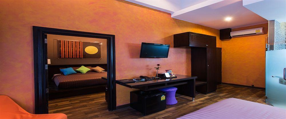 Third Rock Hostel Bangkok Bagian luar foto
