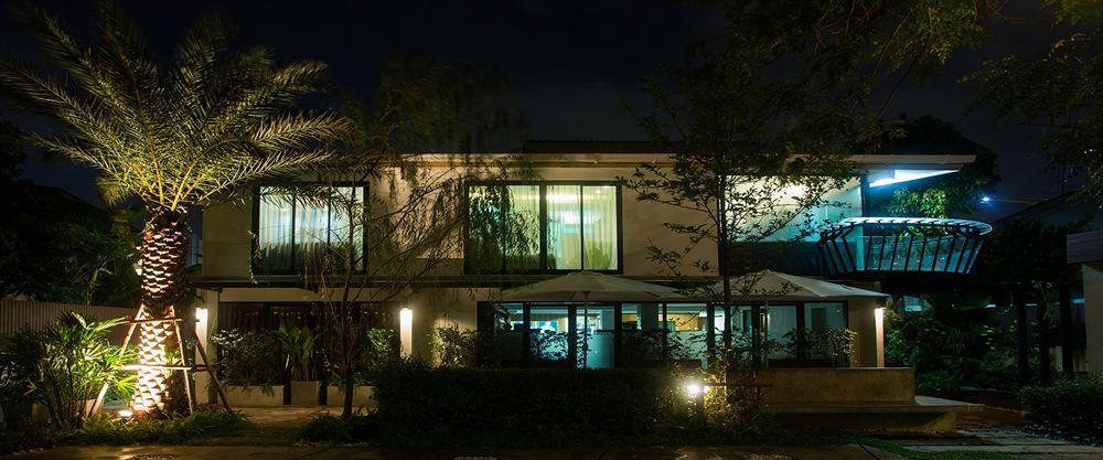 Third Rock Hostel Bangkok Bagian luar foto
