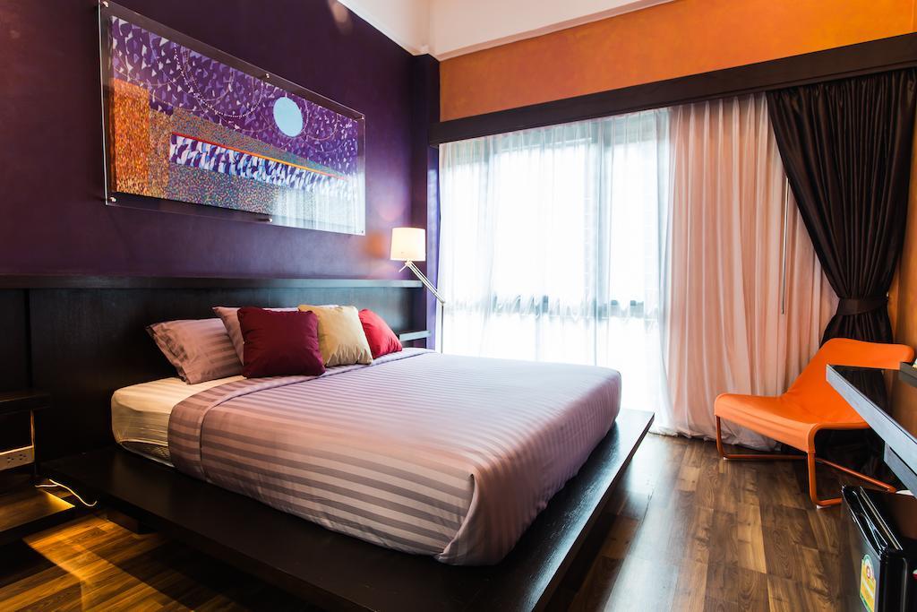 Third Rock Hostel Bangkok Bagian luar foto