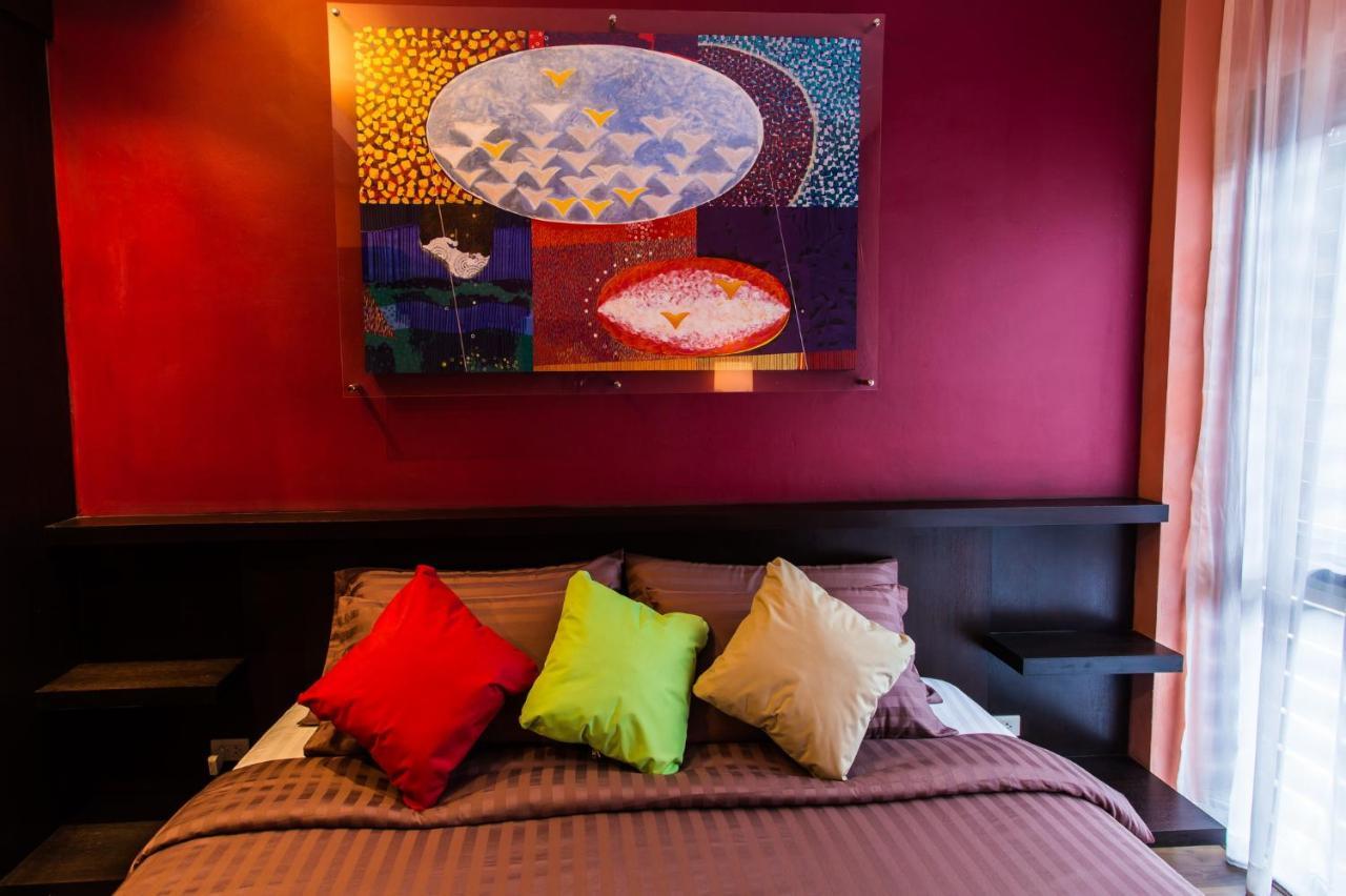 Third Rock Hostel Bangkok Bagian luar foto