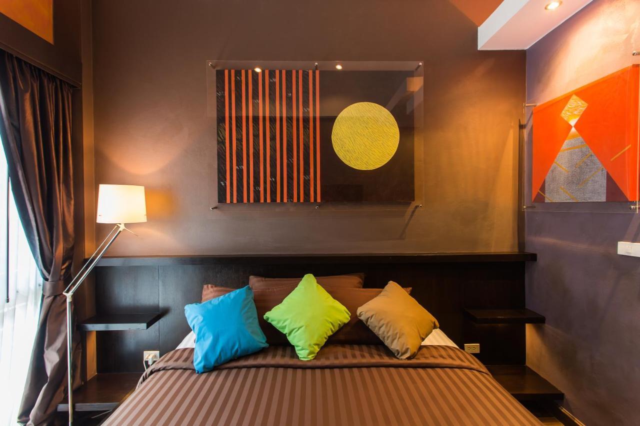 Third Rock Hostel Bangkok Bagian luar foto