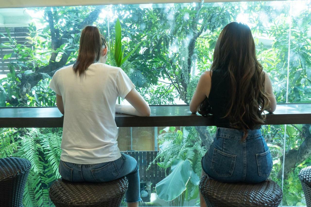 Third Rock Hostel Bangkok Bagian luar foto