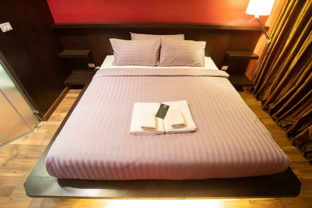 Third Rock Hostel Bangkok Bagian luar foto