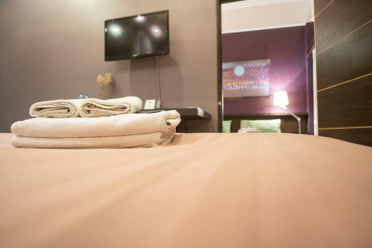 Third Rock Hostel Bangkok Bagian luar foto