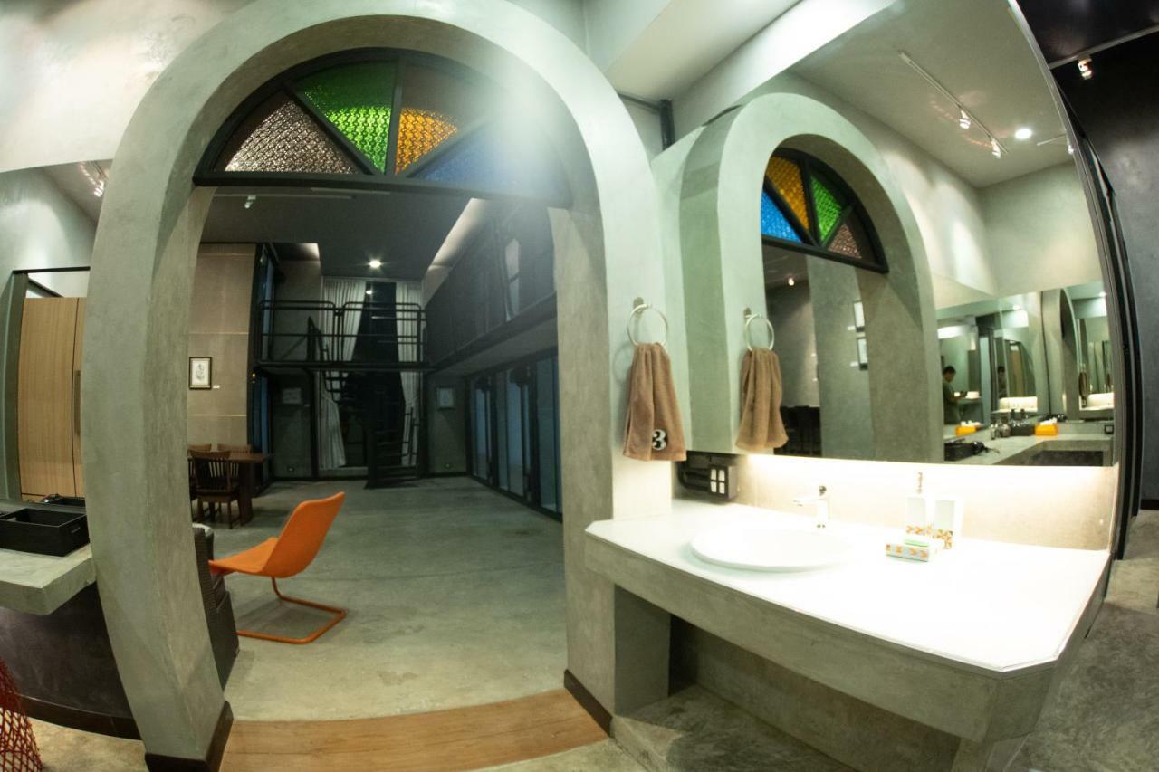 Third Rock Hostel Bangkok Bagian luar foto