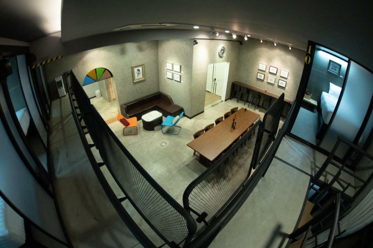 Third Rock Hostel Bangkok Bagian luar foto