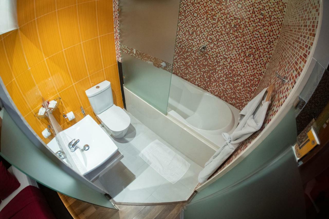Third Rock Hostel Bangkok Bagian luar foto