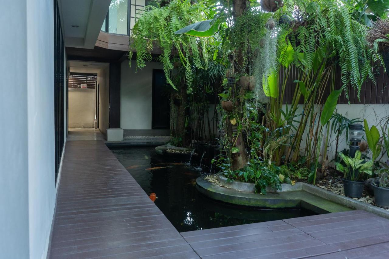Third Rock Hostel Bangkok Bagian luar foto