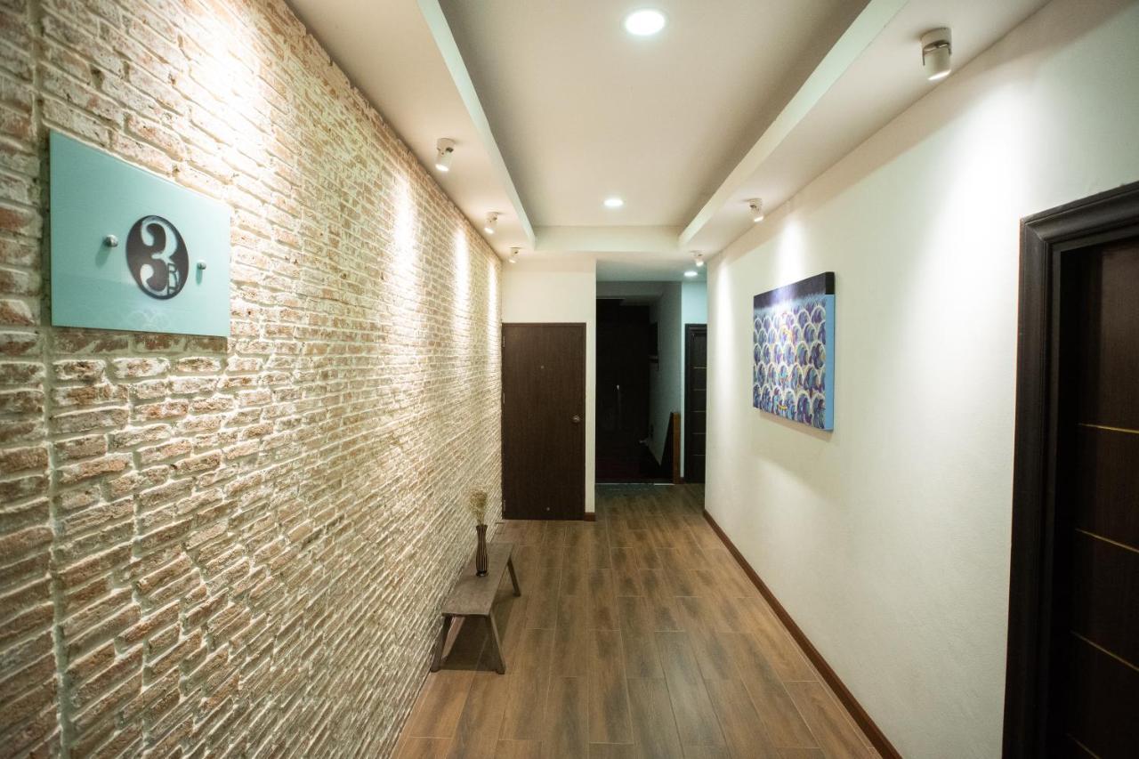 Third Rock Hostel Bangkok Bagian luar foto